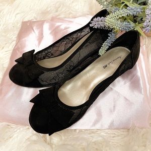 American Eagle Black Lace Heels